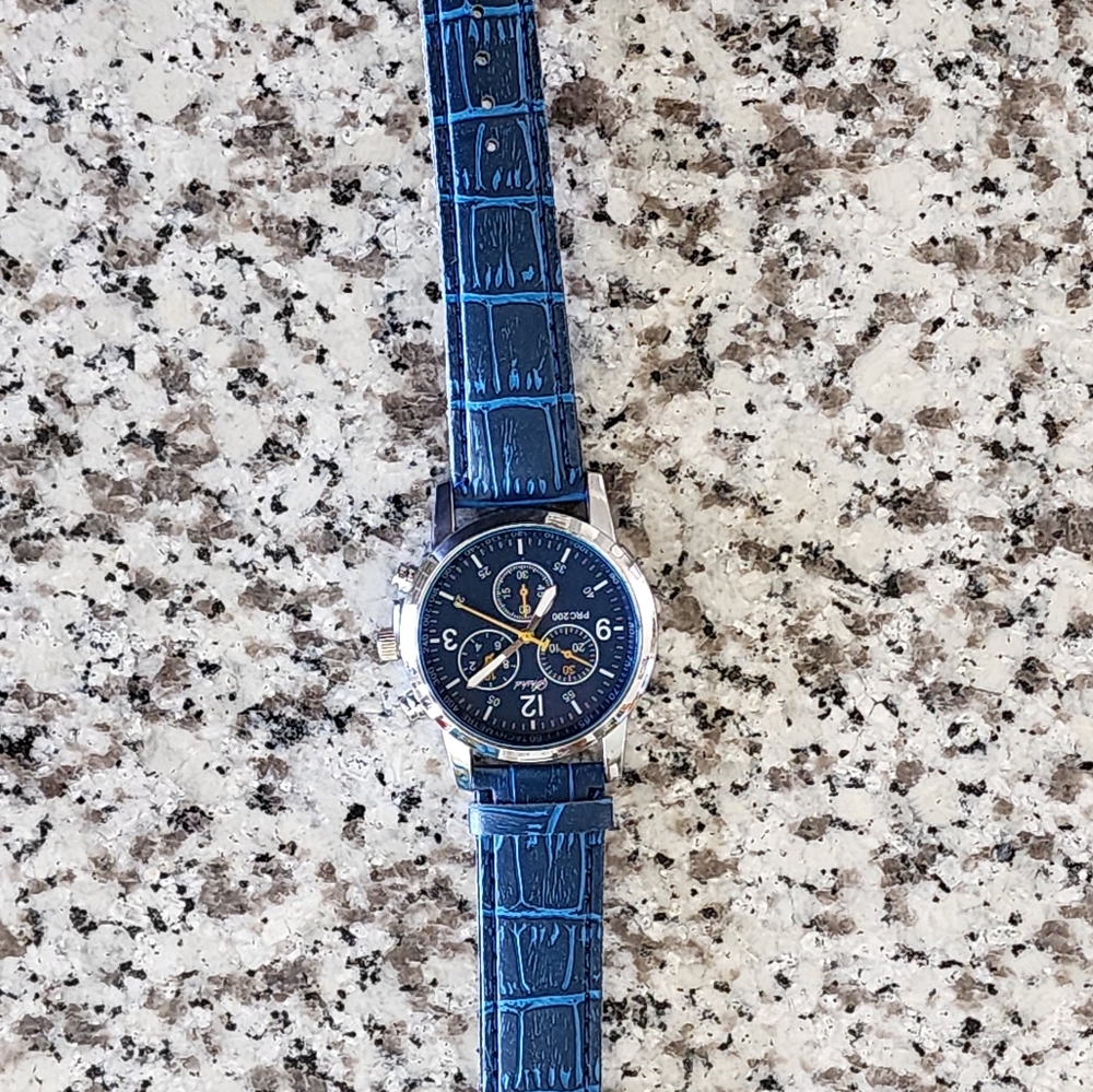 Watch - Picture 2 of 3